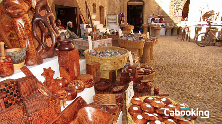 les artisans d'essaouira : le bois de tuya